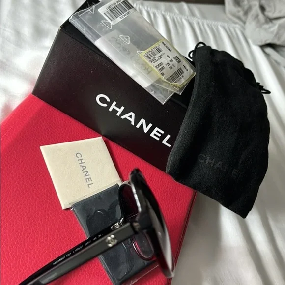 NWT -Chanel Red &Black Sunglasses - Picture 6 of 9